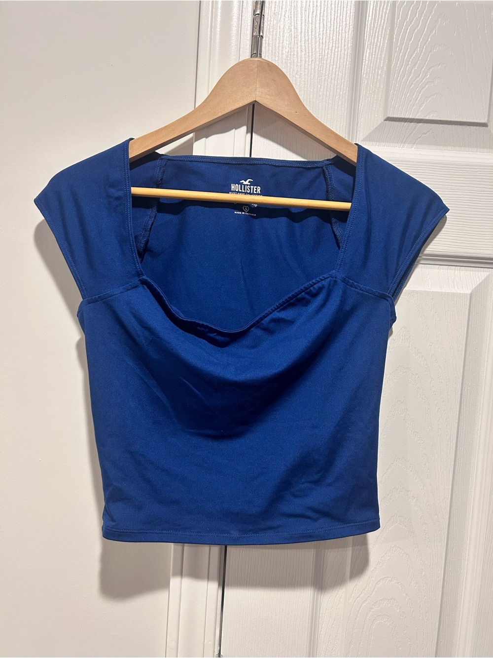 Hollister Women’s Cobalt Scoop Neck Crop Top